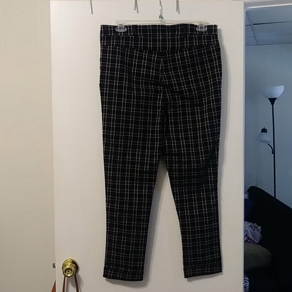 Rue 21 Black and White Plaid Cuffed Pants - Picture 4 of 4